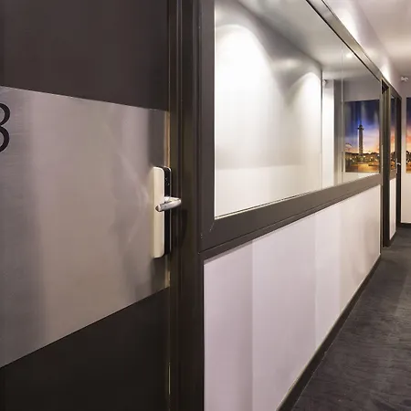 Le Relais Du Marais Hotel 3*